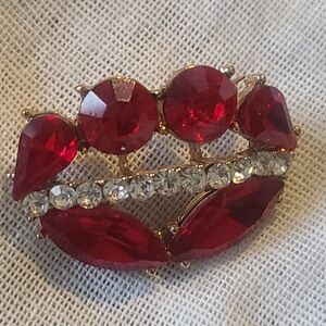 ❤️Red and Gold Brooch❤️